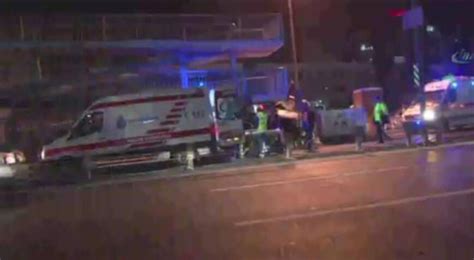 M­e­t­r­o­b­ü­s­ ­d­u­r­a­ğ­ı­n­d­a­ ­t­r­a­f­i­k­ ­k­a­z­a­s­ı­:­ ­4­ ­y­a­r­a­l­ı­